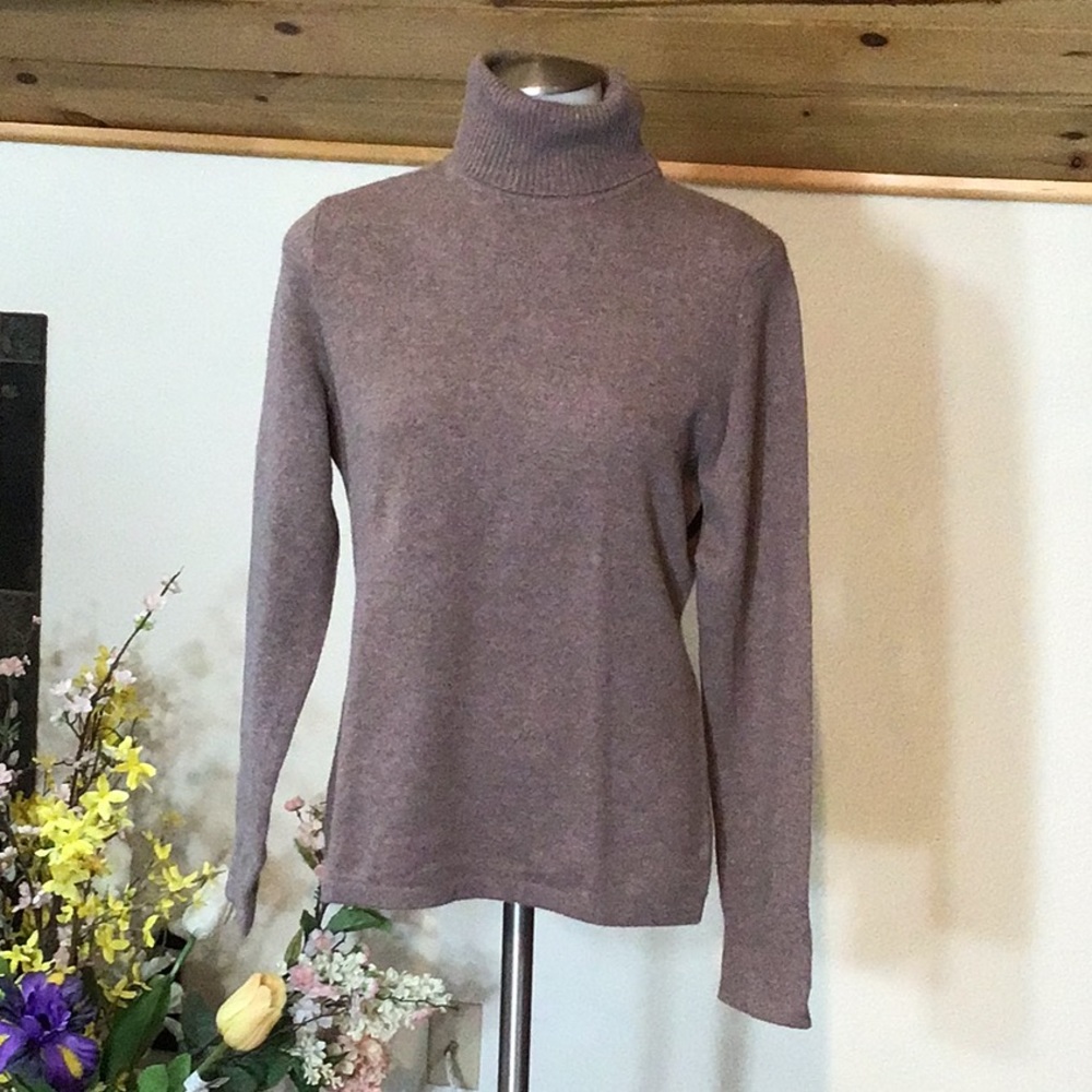 100% cashmere rose gray turtleneck pullover.